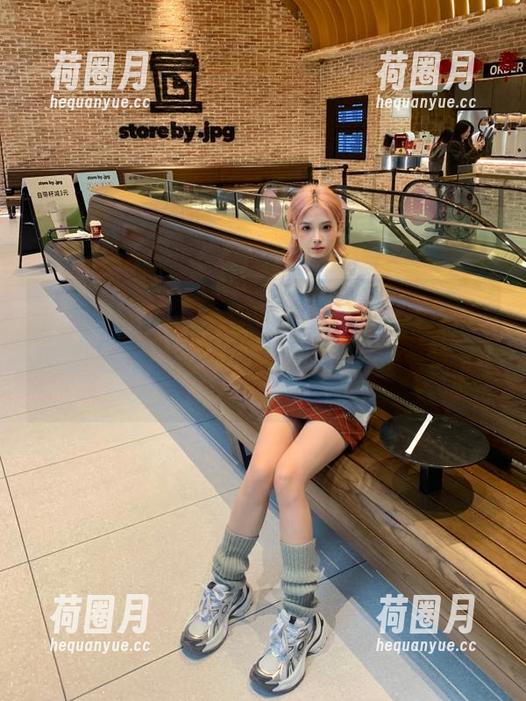 哇哦！首页的“zzzttt52”真是个宝藏，每次更新都像在开盲盒，我超期待！