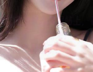 在免费吃瓜网站上，看瓜的我变成了吃瓜的你，快点来！我都快薯条一样脆了！