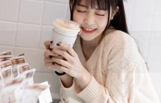 在‘爱吃瓜’app上，网红明星们的瓜比我吃的一生还多！