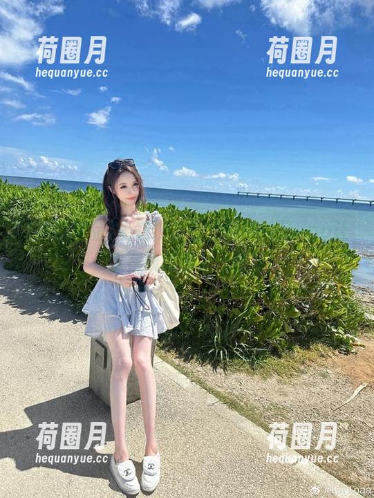 黑料精品 坐在沙发上,黑料精品app让我在线观看了一整夜